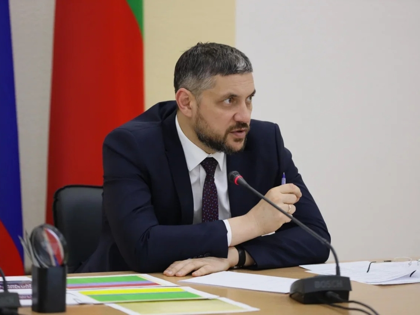​Александр Осипов поставил задачу уже сейчас проводить торги по реконструкции дорог на 2022 год 